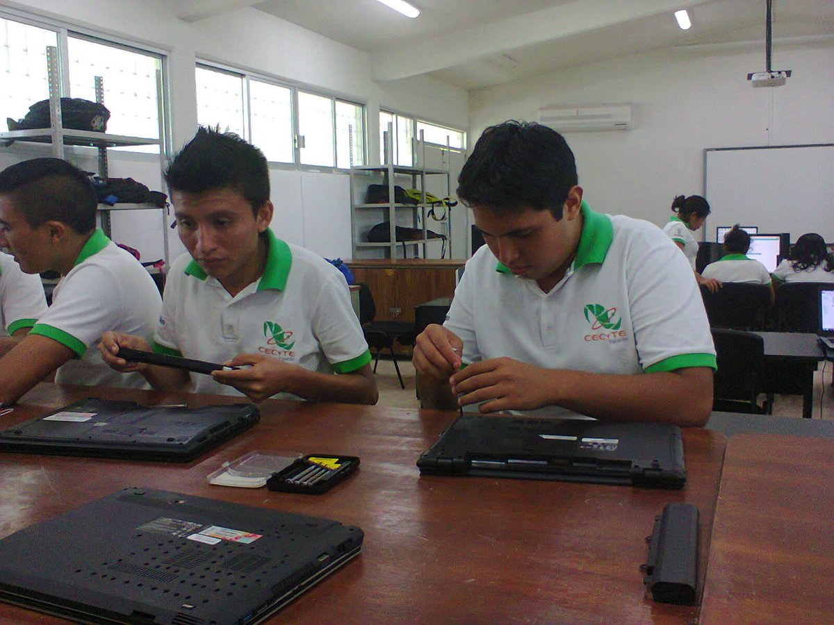 melefren's tweet photo. #SoyCECyTE y todos #SomosCECyTE Trabajando en equipo en el @cecytey05panaba @CecyteYucatan  @ccecyte @sayonara2609 http://t.co/Ib7P0TtweM