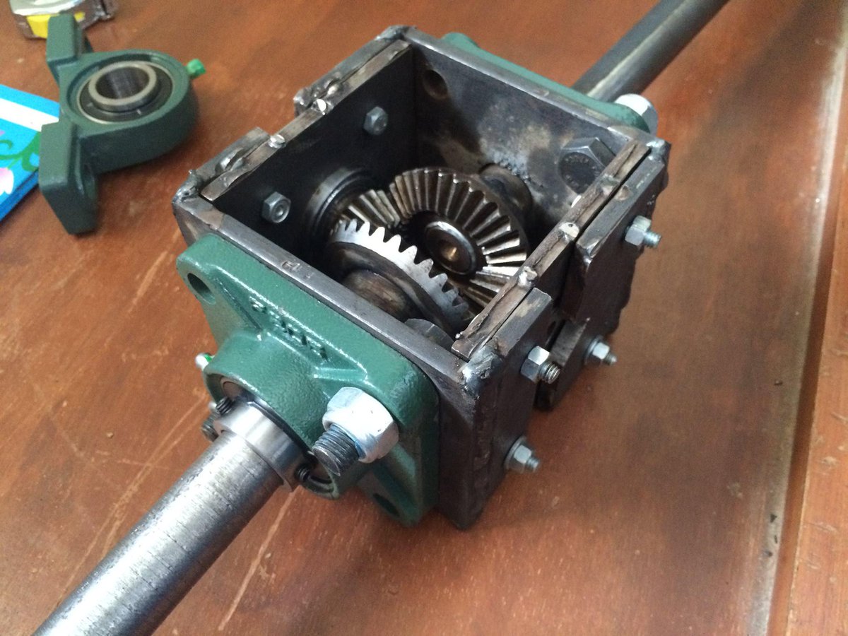 team_vermilion's tweet photo. Our self made custom differential.
When things go a bit wrong, it's called a prototype. 

#justengineeringthings http://t.co/yEbsocPsQH