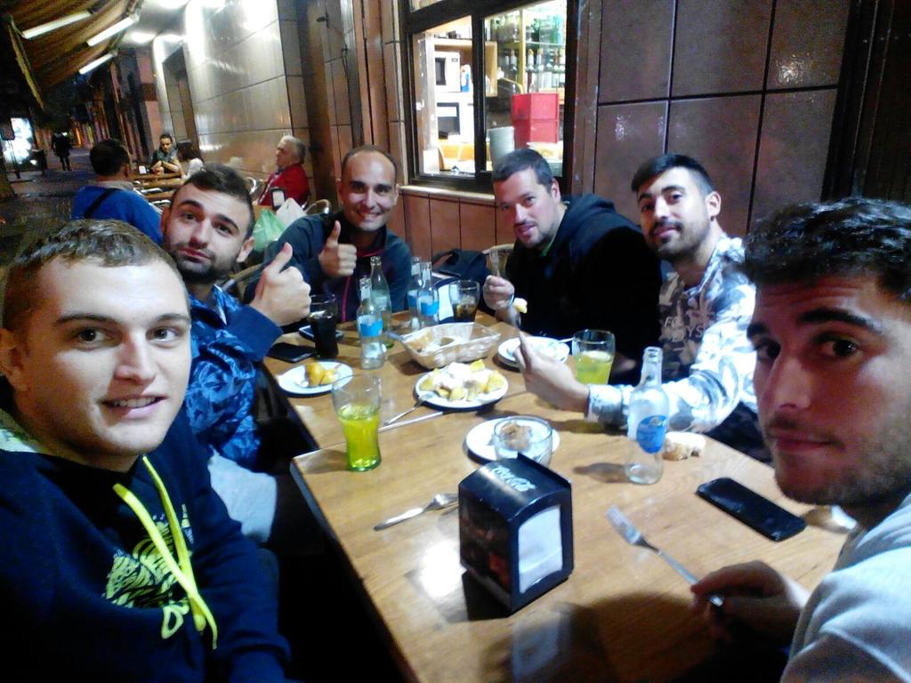 samuelo91's tweet photo. Comenzamos la temporada! @_Fauro_ @FerSim91 @AdamCambra13 @Ruben_gc96 @ginobyly #jabatico http://t.co/GdGPJxh97q