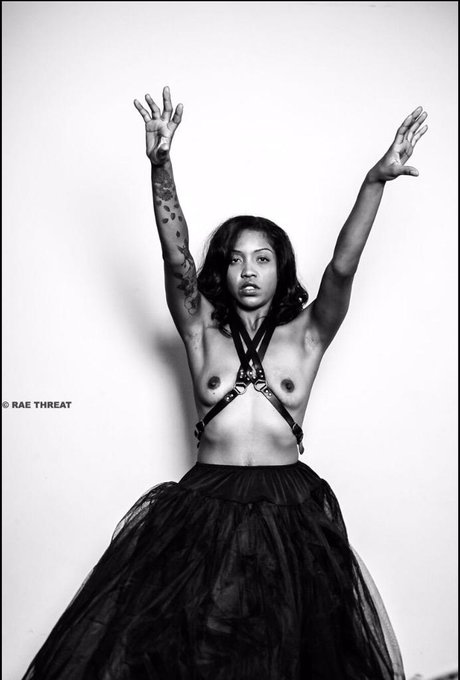 Tossing my Troubles Away.. Before // After ✖️✖️🙌🏾✖️✖️  📷: @raethreat http://t.co/ltylomqVuN<a href="/tag/solidarity"class="tags"><span>#solidarity</span></a><a href="/tag/ourbodiesourchoice"class="tags"><span>#ourbodiesourchoice</span></a>