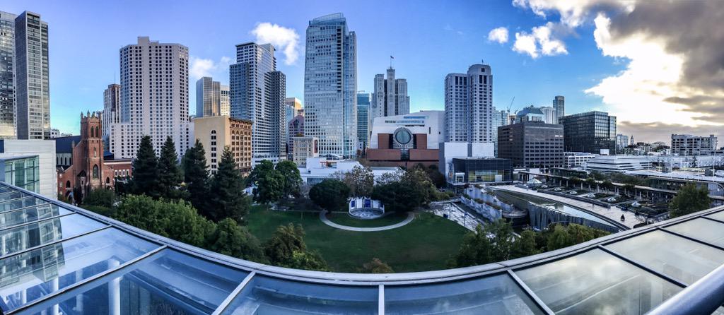 therobbiedshow's tweet image. View from the 4th floor of the Metreon at #HTML5DevConf