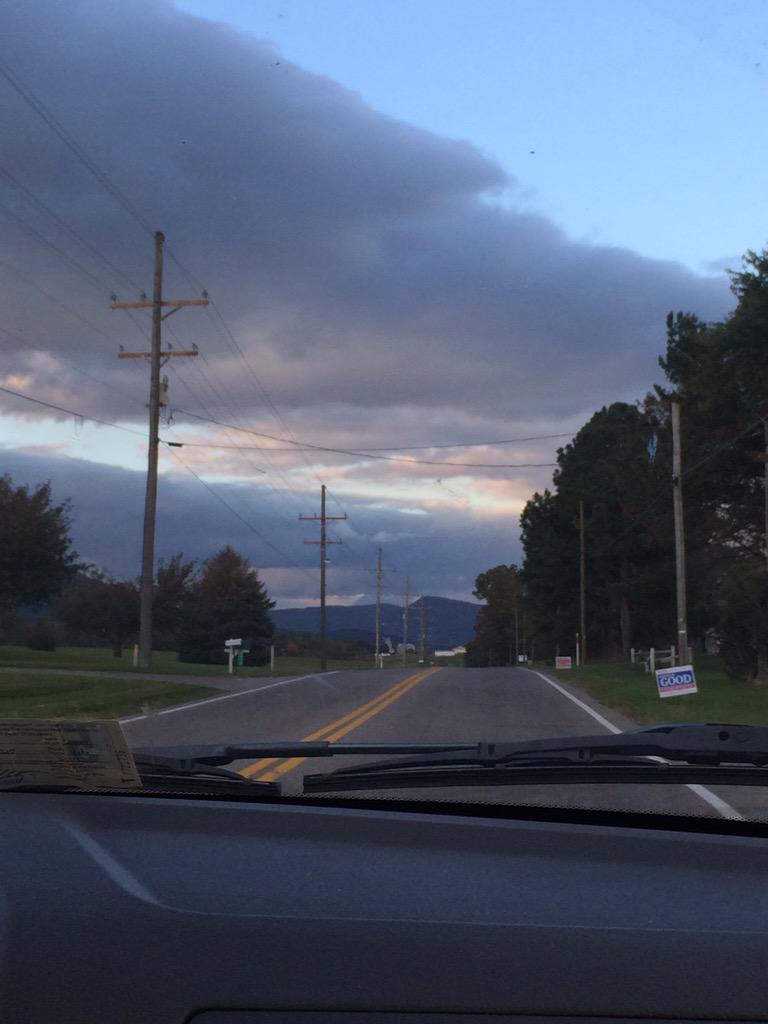 Driving to and from gigs is one of my favorite things! #enjoyGodscreation #autumndriving
