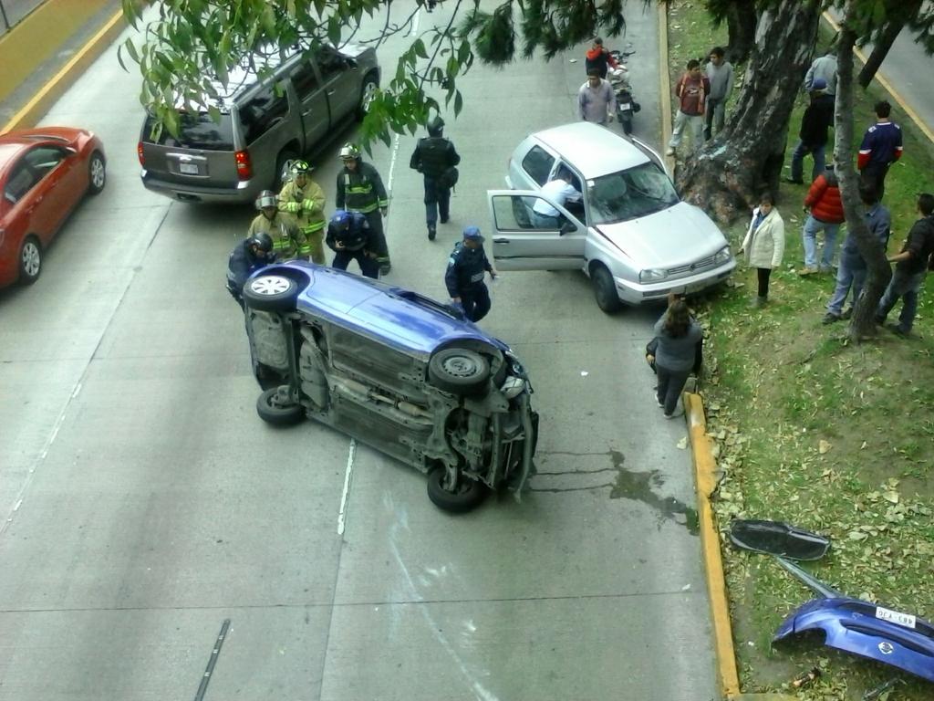 Volcadura en Río Churubusco - CRtHZjNUYAAlkaD