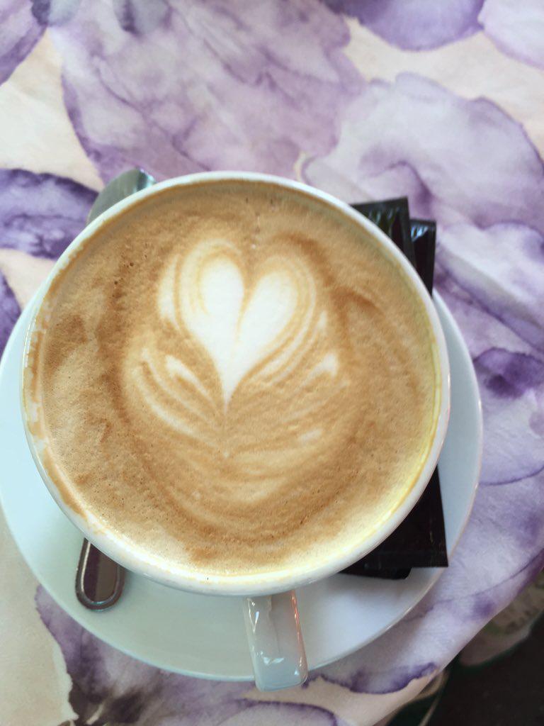 t_spoettle's tweet image. Erstmal lecker Cappuccino