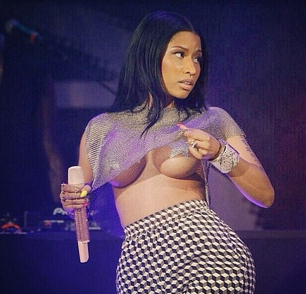 3000Christy's tweet photo. Nicki Minag Show Her Boobs
https://t.co/sNAYpT8LfI https://t.co/HdyNEjosPf