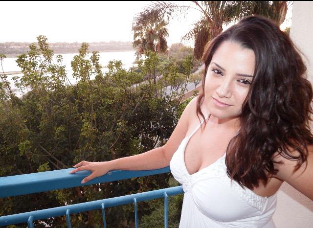 My girl Tarah was having a blast just taking my picture lol love you girl! #balconypics #goodtimes https://t