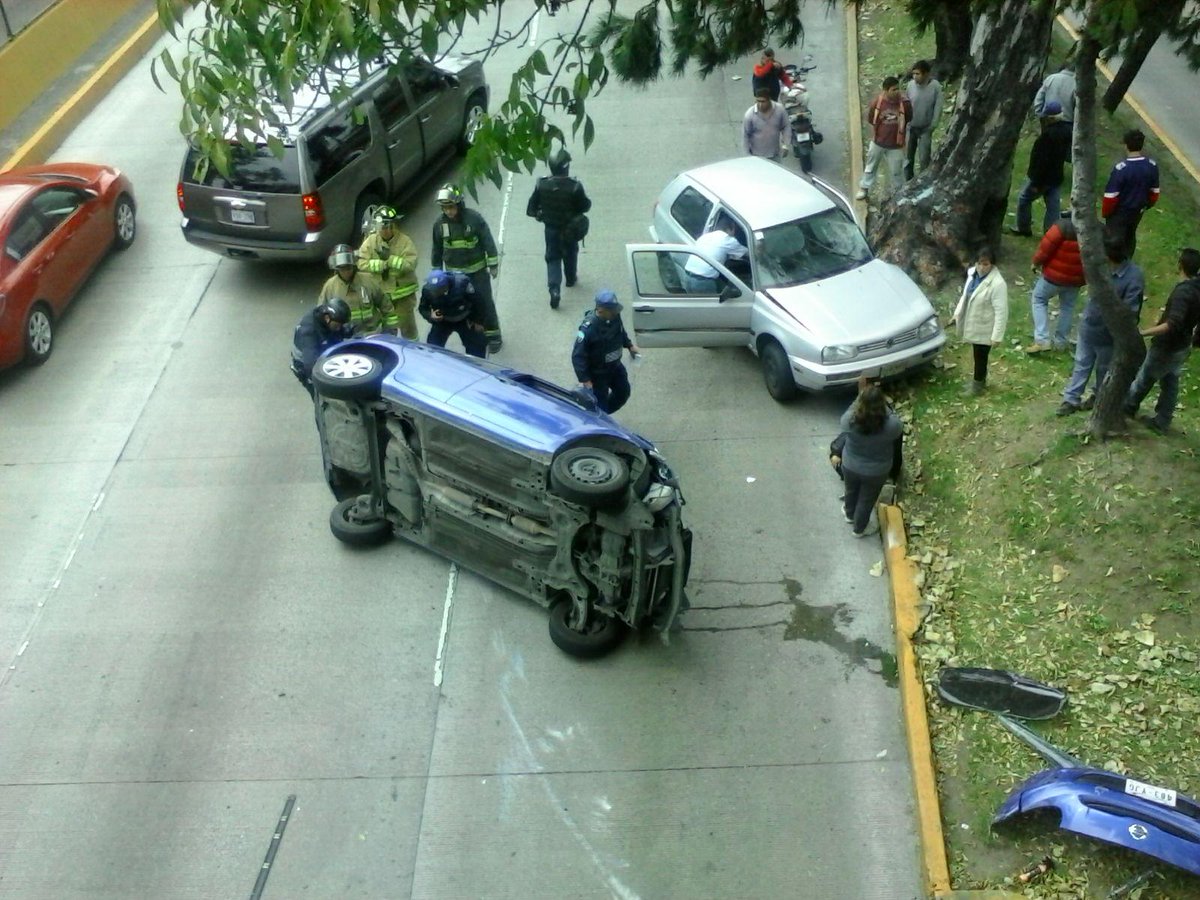 Volcadura en Río Churubusco - CRtOJBMVAAAzh6c