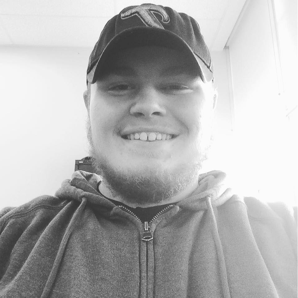 Whit_by's tweet image. @whit_by by clintonshelley15 Class almost over. #durhamcollege #technician #eletricalengineering #whitby #homework …