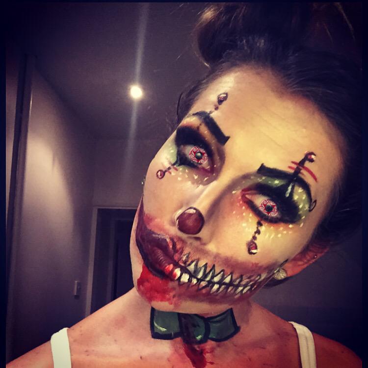 LSachamulock's tweet photo. Scary clown #clownmakeup #ClownWatch #scarymakeup #mua #makeupjunkie #halloweencostume #halloweeniscoming #specialfx https://t.co/f3n080a6XC