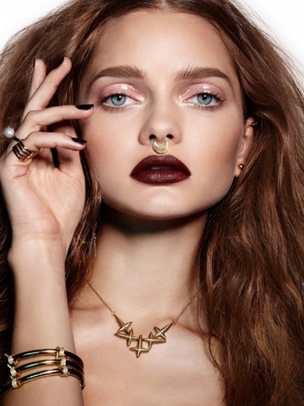 JenLaPrincesse's tweet photo. #MakeupINspiration via @Refinery29 x @Maybelline  Chanel Couture inspired #GlossyLids #BoldLips #featheryBrows #motd https://t.co/G3QF1TbUZT