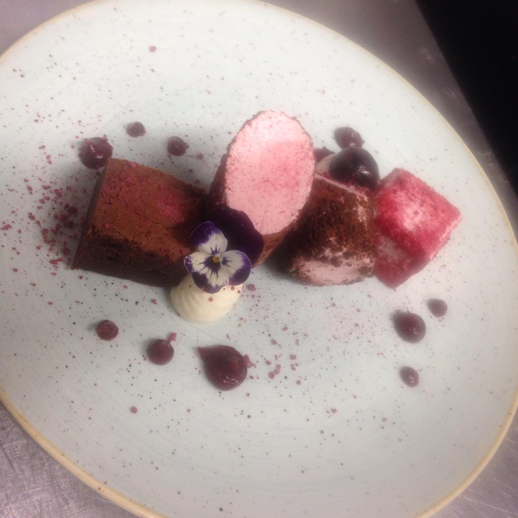 ChrisMarshall39's tweet photo. New desserts @MansionDerby https://t.co/ruRBr94wCN