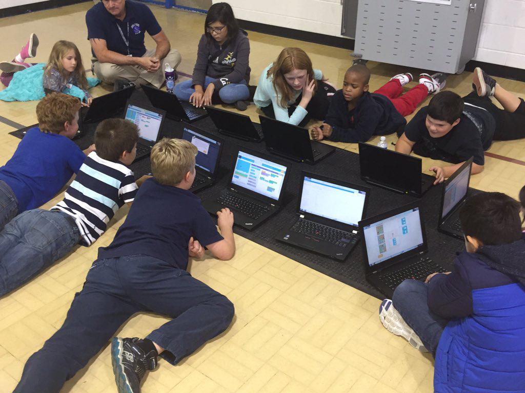 VBAnchor's tweet image. Kids &quot;koding&quot; while parents meet at Thoroughgood ES. #vbanchor #vbschools