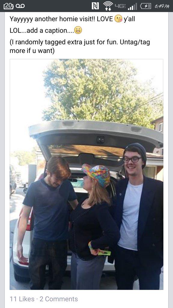 DimensionalRick's tweet image. Since you ain't go use Facebook, know she's sending ya her love! @Julian_toma