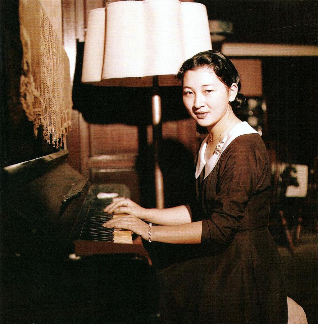 Happy Birthday to Empress Michiko, who is 81 today. (This picture is from 1958.) 