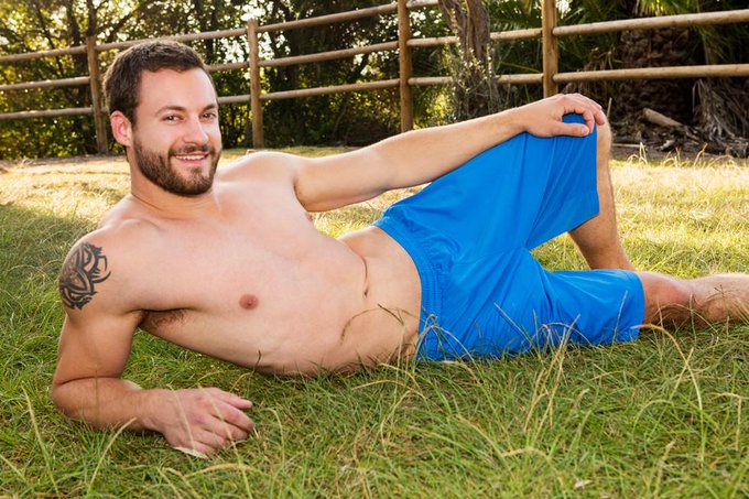 #MondayMotivation is called Burke today! https://t.co/U95r7EA5P7 #Gay #GayPorn https://t.co/gZpXrLpO