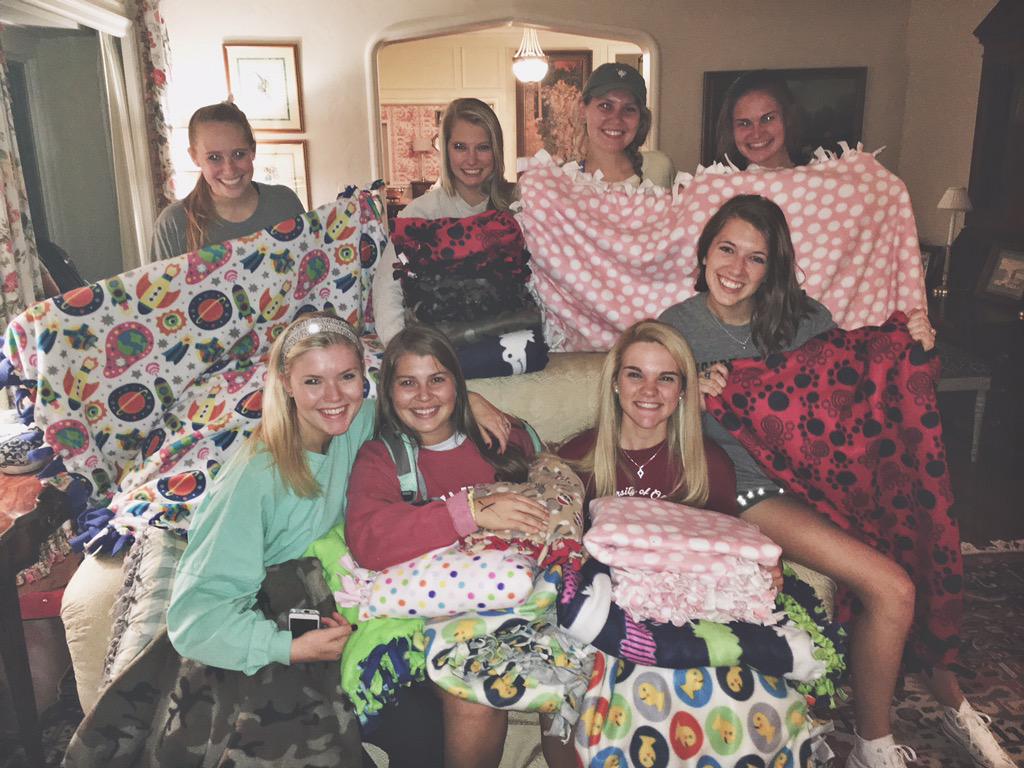 OUTheta's tweet image. What better way to celebrate Bettie Locke&apos;s birthday than making blankets for the Children&apos;s Center?! #ThetaService