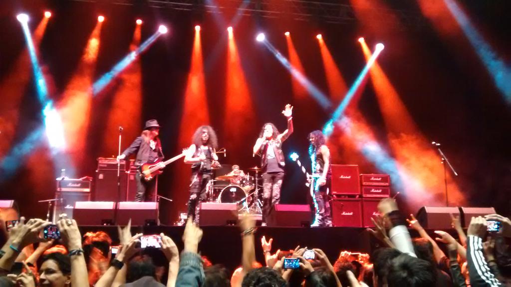 Ravenheart1986's tweet photo. Quiet Riot Mexico city October 18th 2015 https://t.co/naEZU92fGh