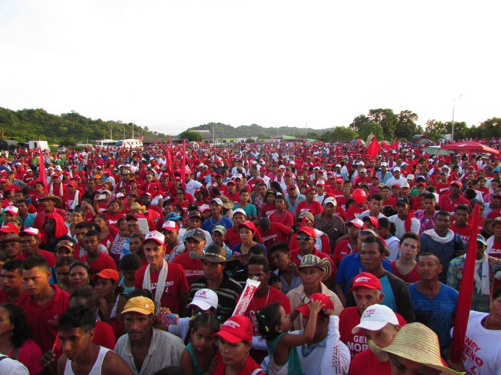 GenryMorenoF's tweet photo. Cierre de campaña 18-10-2015

Genry Moreno Fuentes 
Alcalde 2016-2019 @Arleth_Casado @HoracioSerpa https://t.co/zEmTJTt7qv