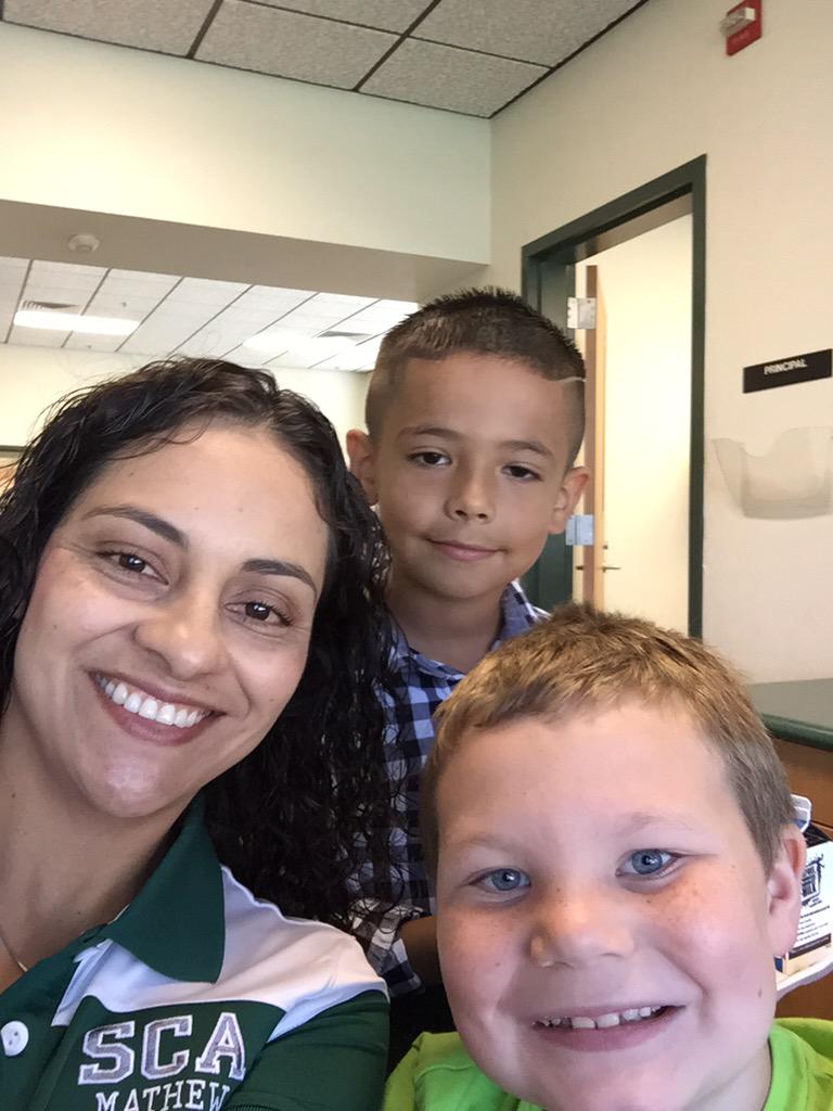 LilyShimer's tweet image. These boys wanted to take a selfie with me while they were waiting to talk to me. Made me smile! #bsdchallenge