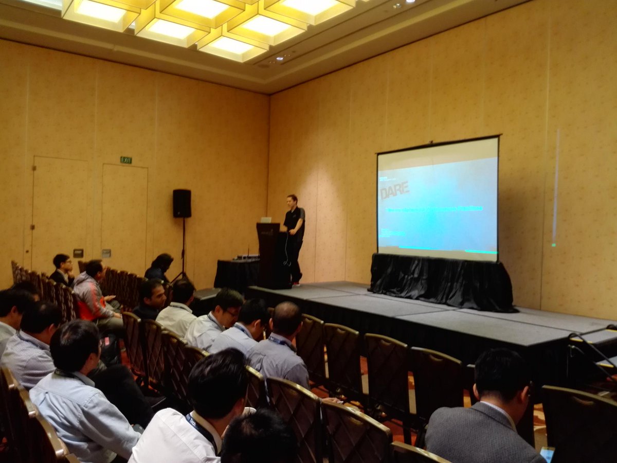 vmMarkA's tweet image. RT @e1_ang: @vBrianGraf sharing @VMwarevSphere performance in Singapore!  &amp;lt;- Go Brian! Thnx! #PerfRocks