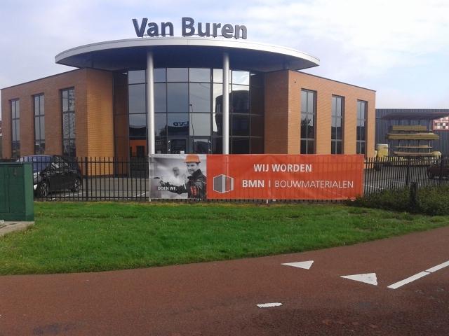Het spandoek hangt. Ook wij worden BMN Bouwmaterialen. Volg ons op <a href="/BMN_Doetinchem/">BMN Doetinchem</a>