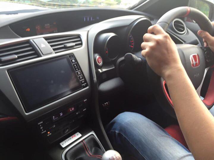 MalaysianHonda's tweet photo. Dia ni dah masuk Malaysia. Habis la #FD2R jadi ayamas lepas ni. Huhuhu. #Civic #FK2R #VTECTurbo #2015 https://t.co/TjvCavzF2q