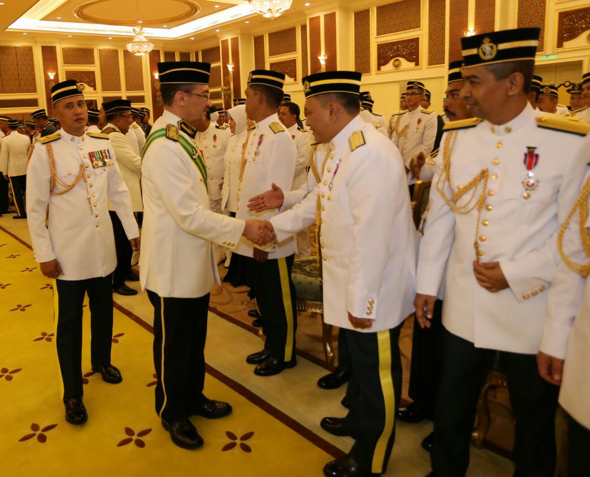Hishammuddin Hussein A Twitter Tahniah Comms H2o Bersama Penerima2 Darjah Kepahlawanan Angkatan Tentera Sempena Sambutan Hari Atm Ke 82 Https T Co Z8keti7zbu