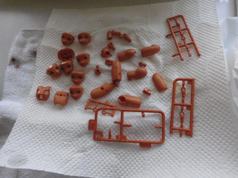 だいたい5分くらいだったかな?いい感じに染まってきたので鍋からあげて洗浄。
こんな感じ染め上がりました。 