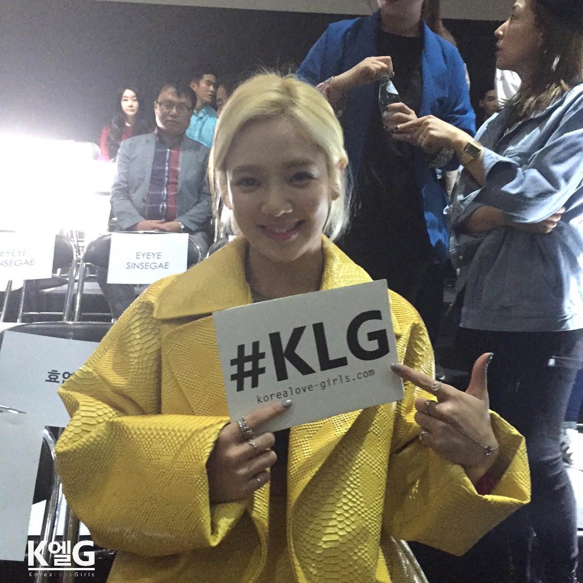 [PIC][20-10-2015]HyoYeon tham dự "HERA SEOUL FASHION WEEK S/S 2016 'KYE'" vào trưa nay CRvT_RnUcAA-XSm