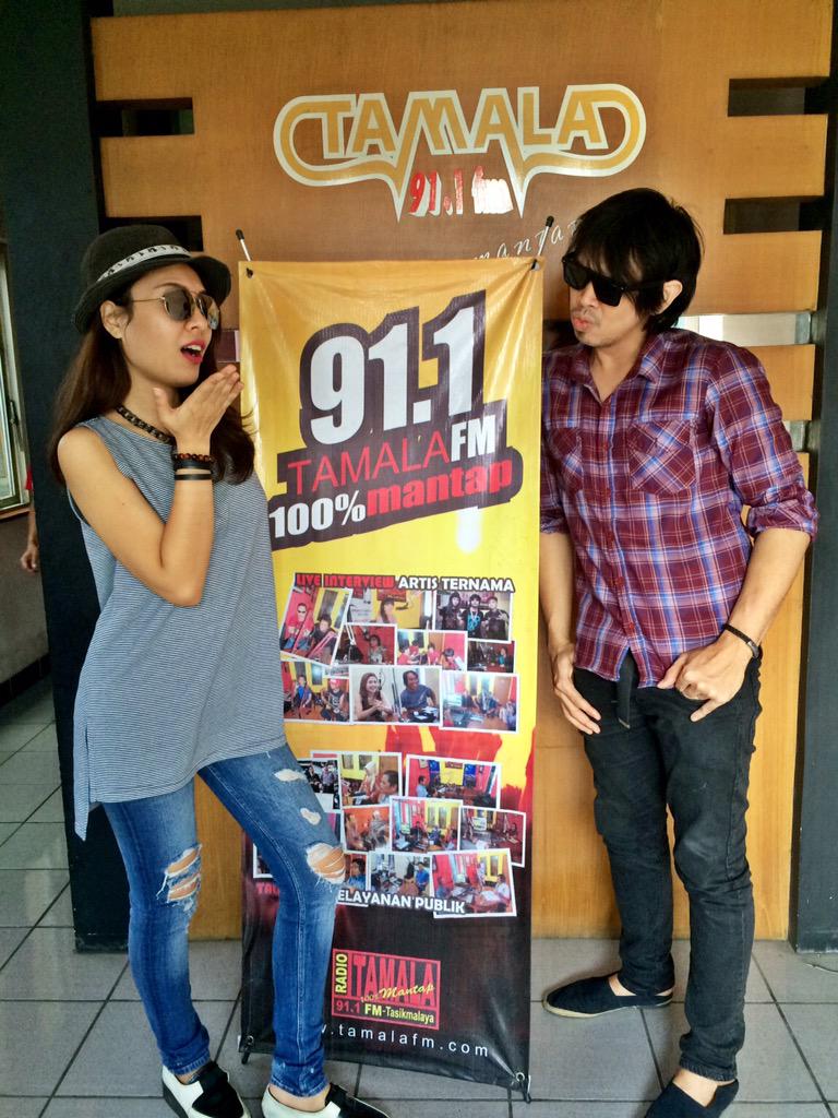 RT <a href="/MegaRatuPurnama/">Mega Ratu Purnama</a>: Kita eksis banget pake baju dari <a href="/DISISGUT/">DISISGUT INDONESIA</a> u/ promo tour di sekitar jawa barat ary <a href="/ZIGAZrocks/">#Salahkah</a>