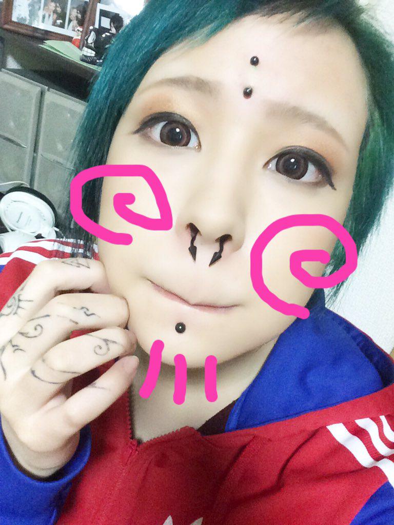 もなし 結局ビンディセルフでやった 案の定曲がった 笑 ほいでセプタム下に開けすぎて笑った時ツノが上を向くwww笑ったwww セプタムもっかいやり直すwww T Co Hjwgxtcefc