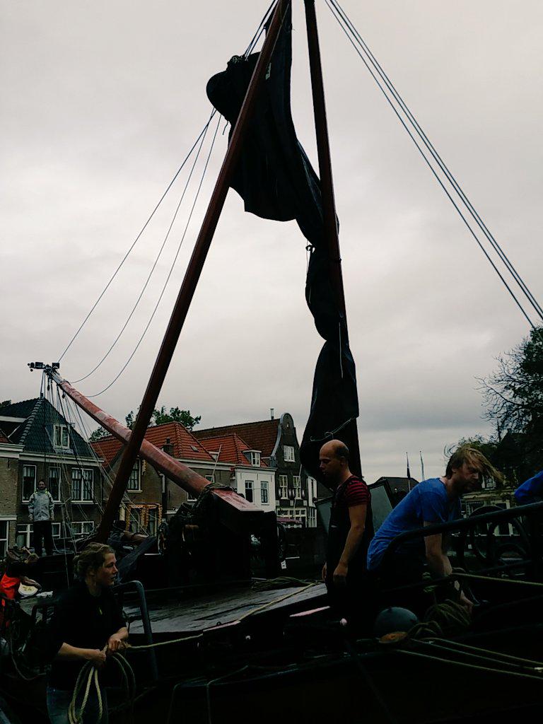 Geus33's tweet photo. De mast gaat toch maar omhoog https://t.co/kzIULVv7Tc