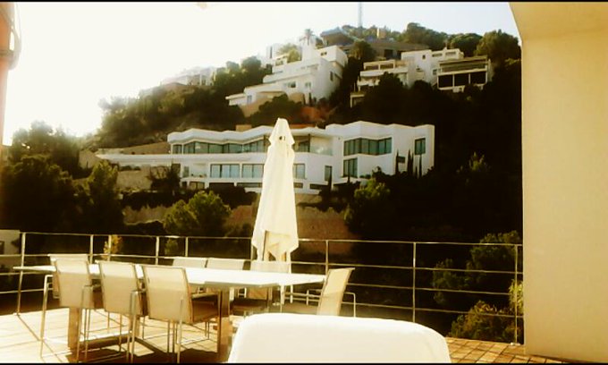 Few days ago I finished my job as a camerawoman of pornfilms,located @Ibiza!I'm going to share phone