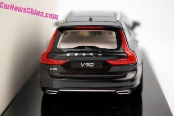 Automening's tweet image. Nieuwe #Volvo #V90 lekt uit als als schaalmodel.
