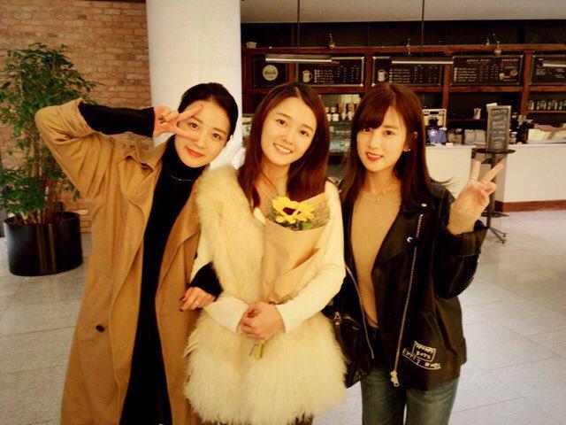 [#보미] 오늘롱롱이언니랑 보라언니연극보구왔당 너무재미있어서 울고웃었던 연극! 강추 ㅎㅎㅎㅎㅎㅎ짜응>.< #Apink #에이핑크 #초롱 #윤보미 #박초롱