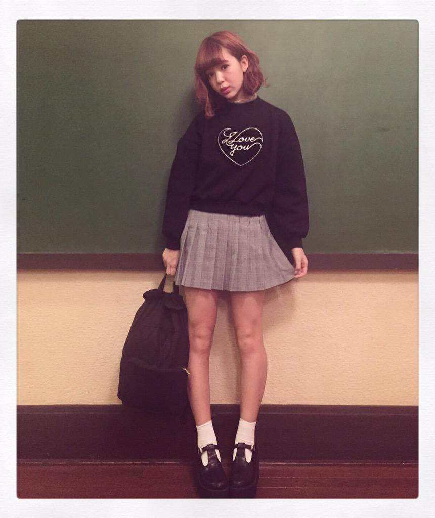 藤田 ニコル にこるん Ar Twitter 今日の私服はトップスと靴がバブルスで スカートと鞄がwego にこるんコラボ のリュックさん Oo T Co Zaotwu5mpf