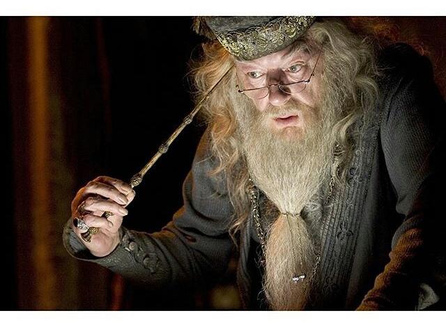 Happy Birthday Sir Michael Gambon! Aktor pemeran Albus Dumbledore dlm film Harry Potter ini sekarang berumur 75 thn. 