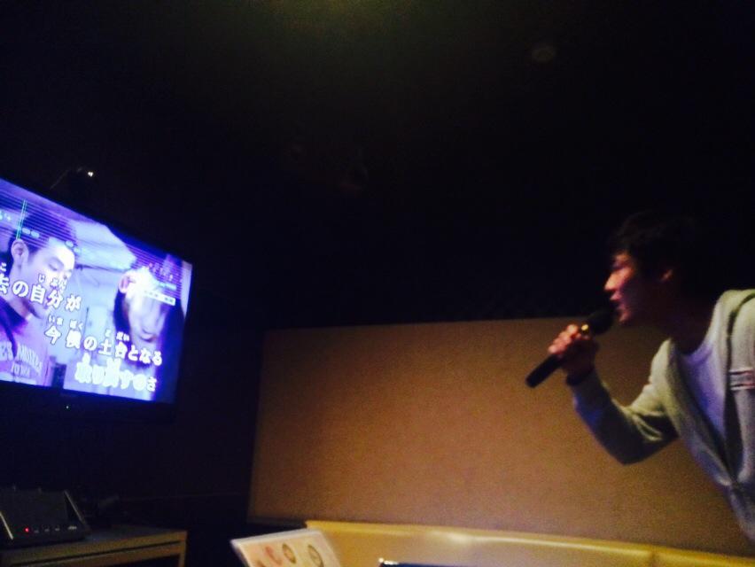 bandssuke's tweet photo. 三週間ぶりくらいの
カラオケ久々
歌わにゃいかん全力で https://t.co/uZLOfFsAZY