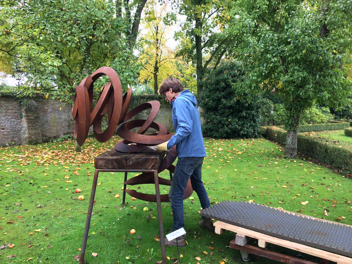 werk van Pieter Obels #eeuwighgaatvooroogenblick expositie <a href="/Gouverneurshuis/">Gouverneurshuis</a> gaat op transport naar Londen. #verkocht