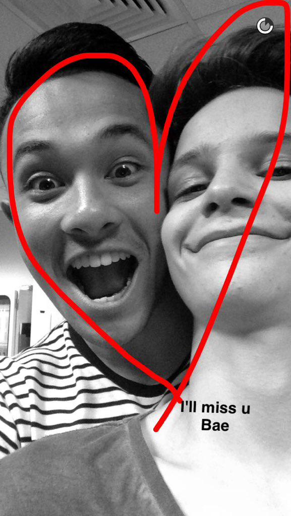 thefaultinchris's tweet photo. shipping @EthanKarpathy &amp; @cyrusvill now 💕 https://t.co/fZoPYOp7iA