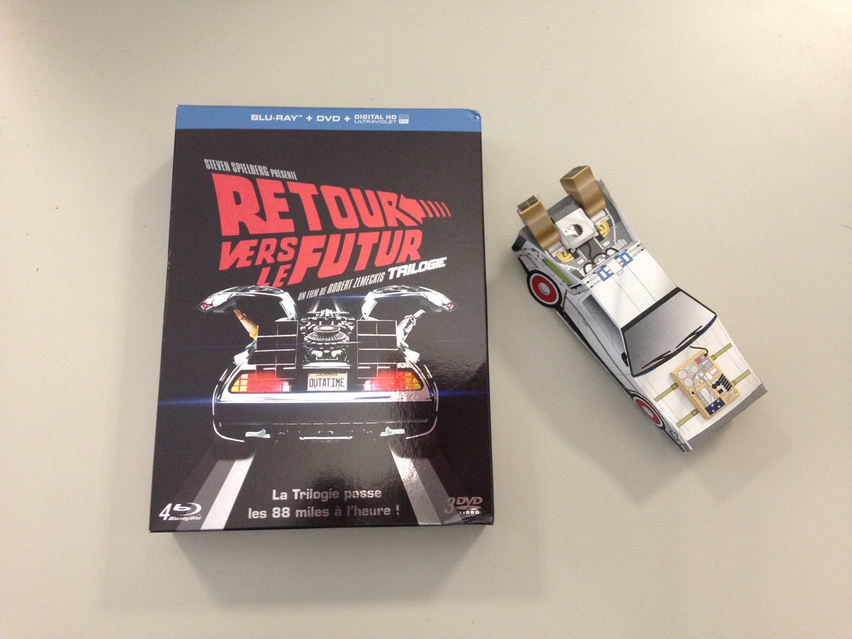 Fnac's tweet image. #RetourVersLeFutur Doc et Marty arrivent ! Follow + RT pour gagner ce coffret intégral → bit.ly/1OFPokL