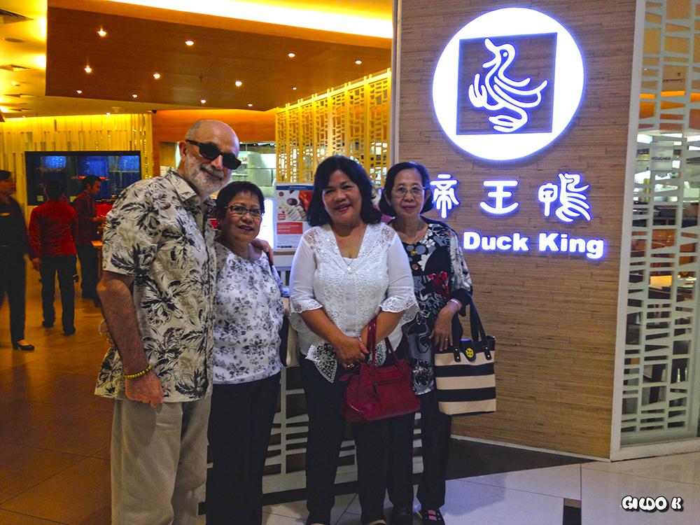 SoyJoxean's tweet image. Hoy, pato laqueado entre otras cosas en el The Duck King #Jakarta - Con tres hermosas chavalas indonesias #MeSalgo