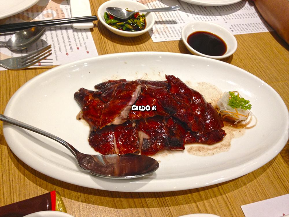 SoyJoxean's tweet image. Hoy, pato laqueado entre otras cosas en el The Duck King #Jakarta - Con tres hermosas chavalas indonesias #MeSalgo