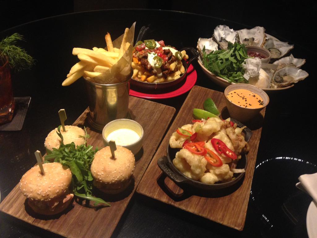 ElateMagazine's tweet photo. We are obsessed with the new exotic  #cocktails &amp; #food @Salvatores_Bar @PlayboyClubLDN 👯😱 #foodporn #luxury #london https://t.co/bvLCjj1TQ6