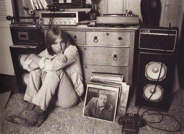 There goes the last DJ... Happy Birthday, Mr. Tom Petty! Happy 65th Birthday, dear Tom! Keep on Rockin\! 