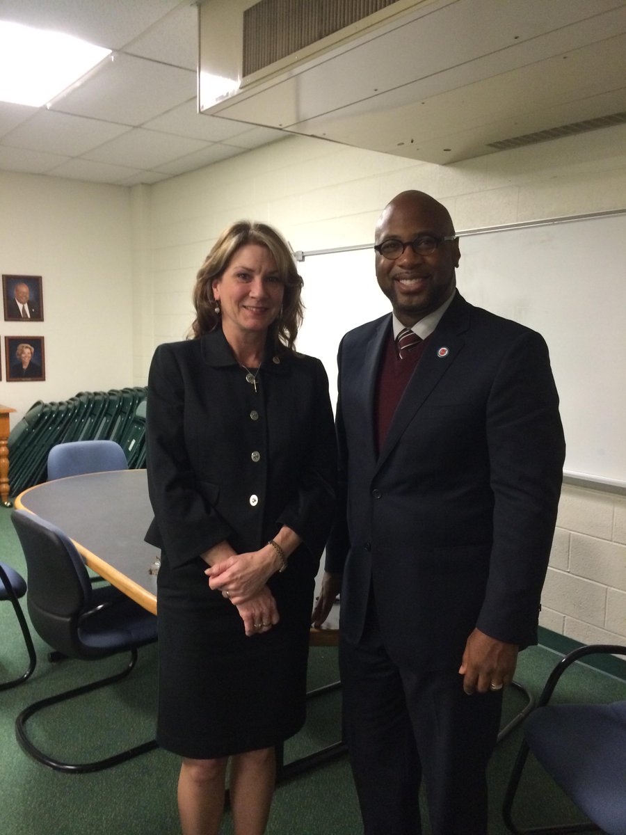 State Senator Harrington spoke with Ashbrook's Business Law class to discuss government and law related careers!
