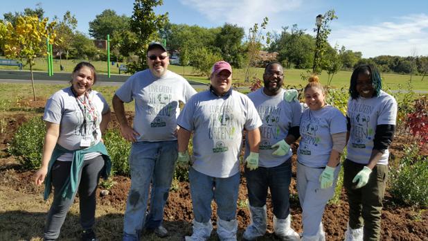 RavitzMarkets's tweet photo. Earlier this month our #PriceRite team volunteered w/@DelRiverkeeper to help #bioswale in #Camden https://t.co/kRlY8RqZ8W