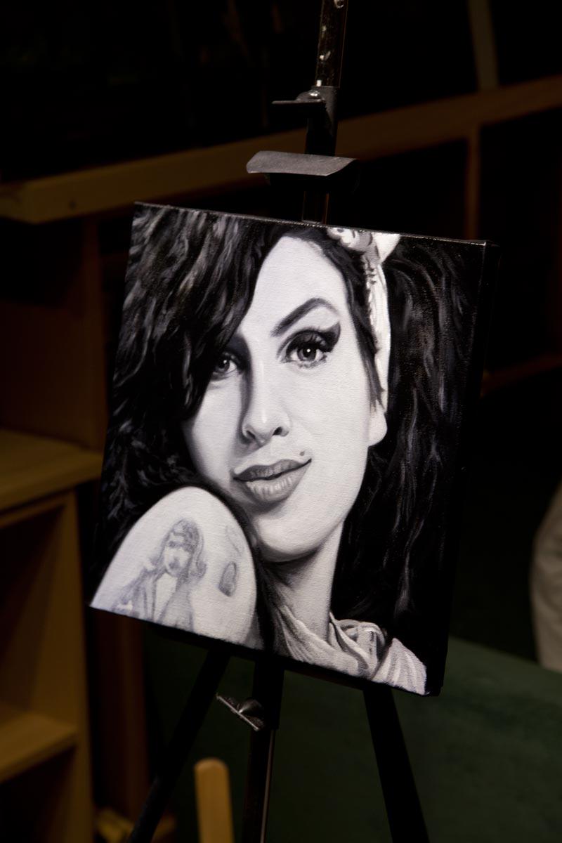 Trying to find a buyer for my painting of Amy, so Retweets much appreciated! vincentkeeling.com #AmyWinehouse