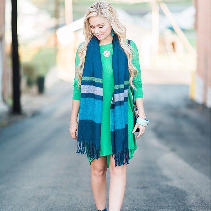 AllForColor's tweet image. Bundle up with our colorful scarves. #allforcolor #fallforcolor #afcbloggers #ootd 📷: @whi… ift.tt/1NSwNSE