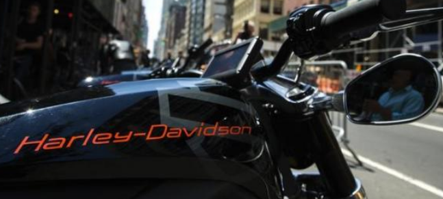 OptionsQuest's tweet image. Harley-Davidson third-quarter profit falls, plans job cuts reut.rs/1GQCd8T via @Reuters
